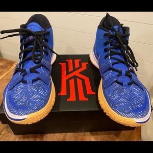 Kyrie 7…. Mens 10…. like new